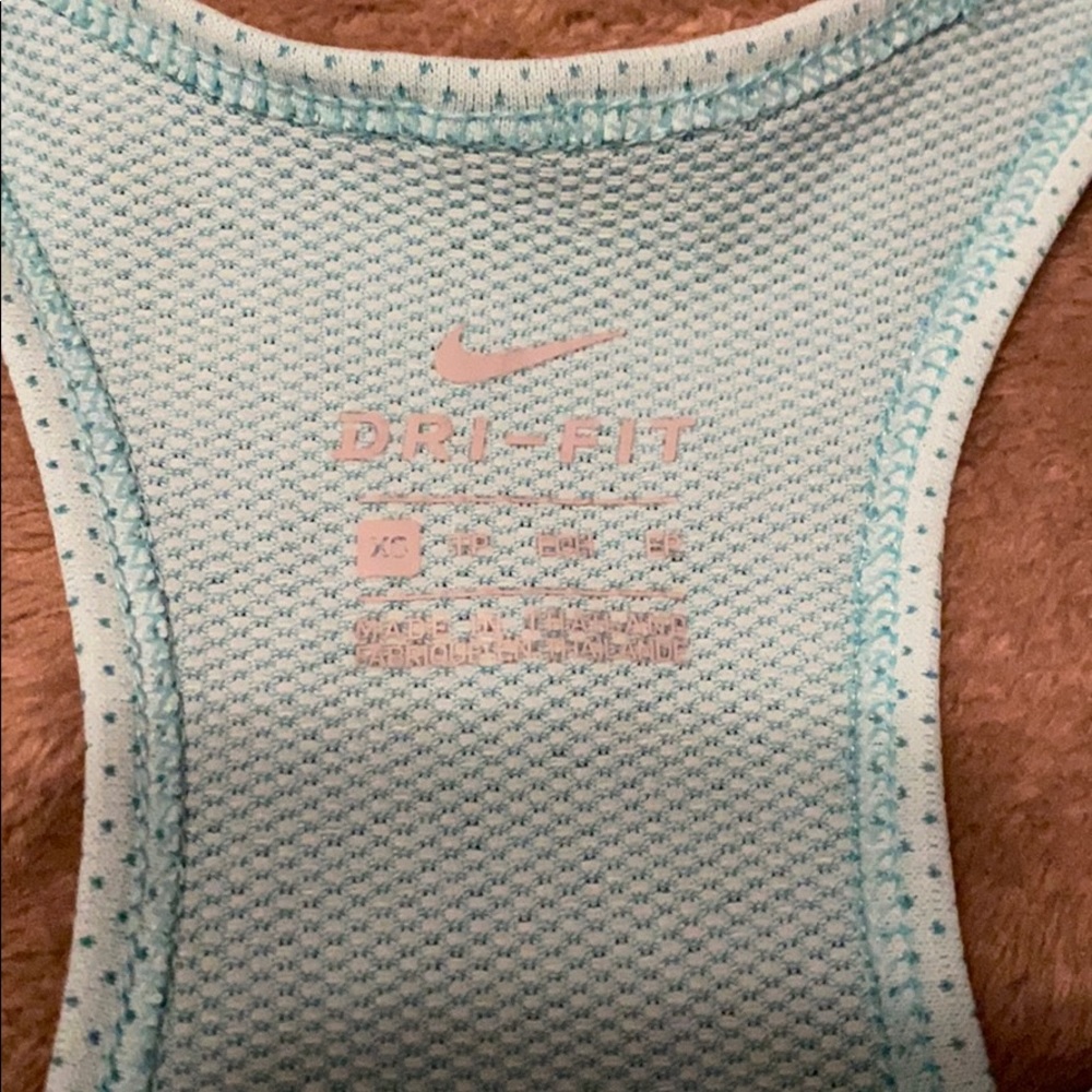 Nike Racerback active tank - Picture 2 of 4